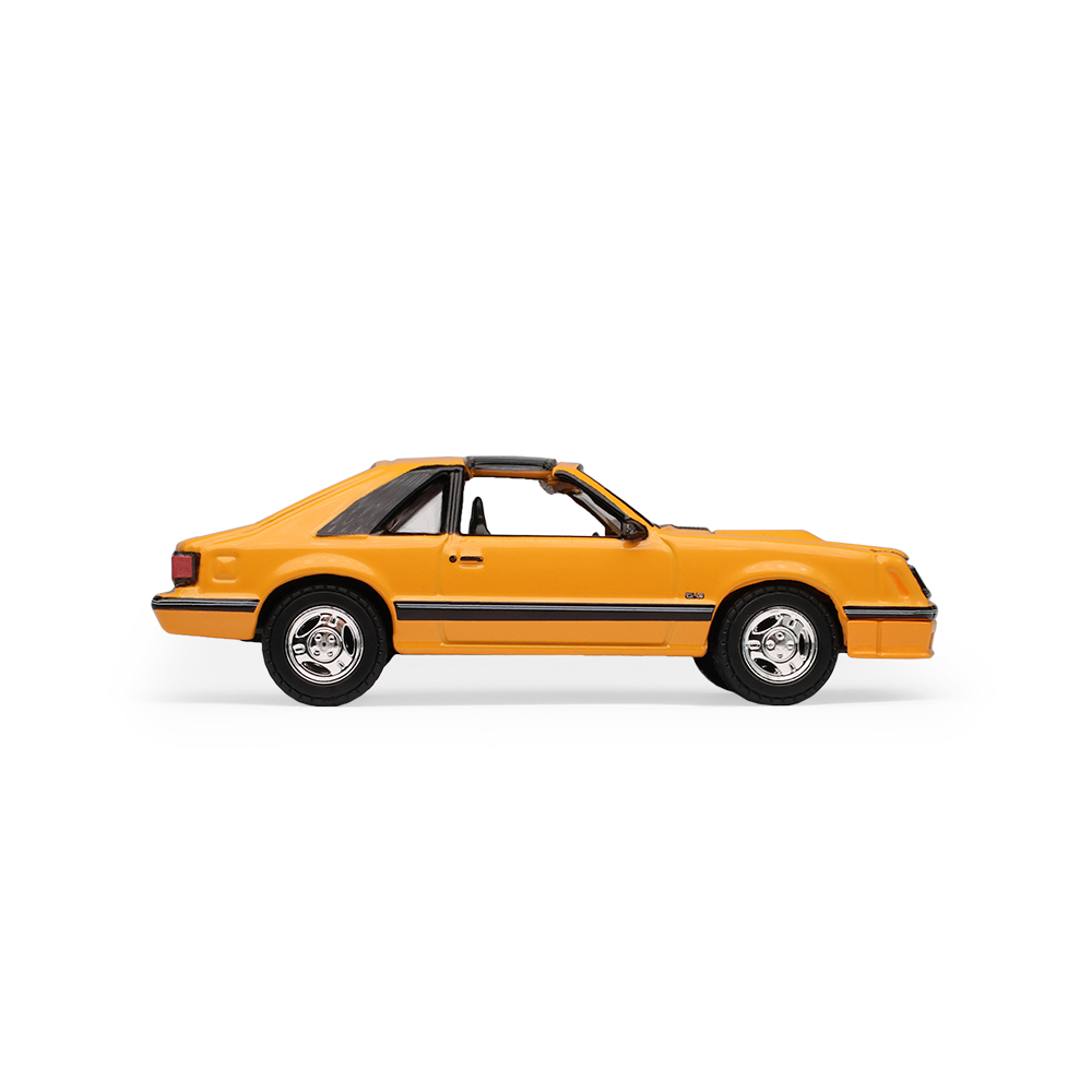 Fox Mustang - Medium Vanilla